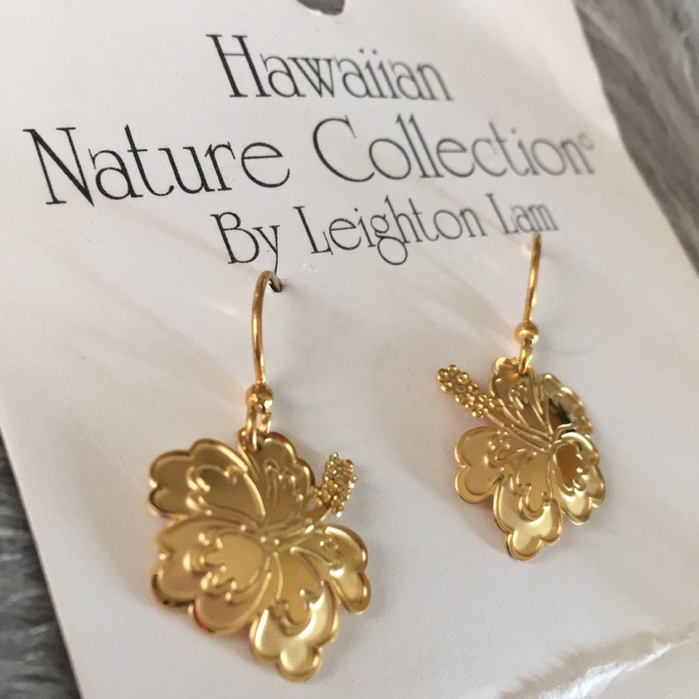 SOLD !Beautiful hibiscus 🌺 pair of new earrings
